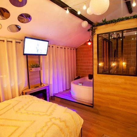 Love Room Romantique Les Petits Plaisirs Angers Exterior foto